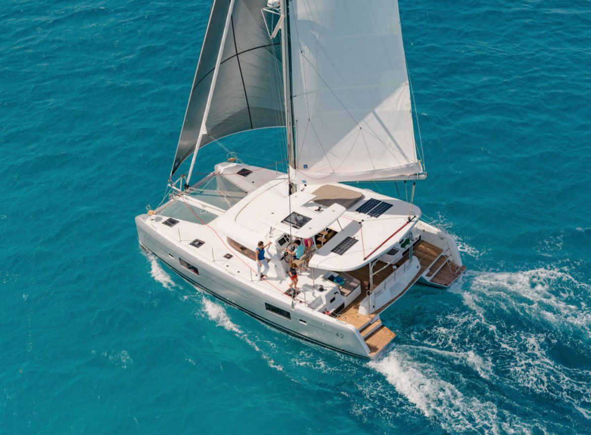 Queen Annezia – Lagoon 42 thumbnail 3